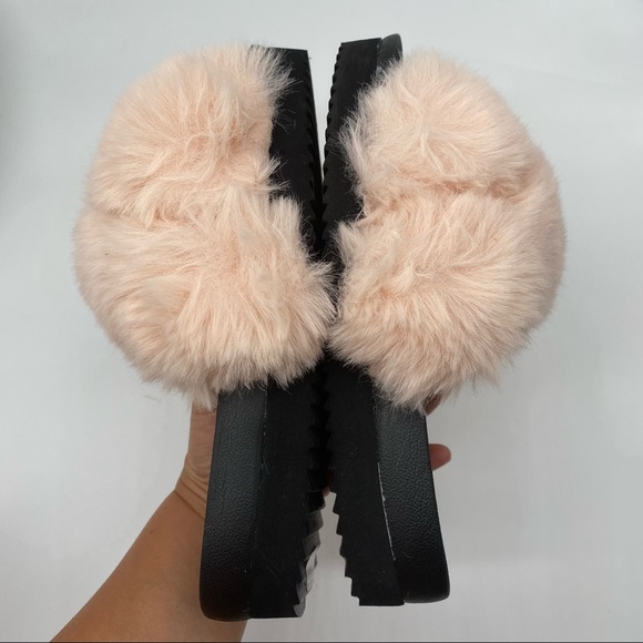 SUGAR women’s platform cross cross faux fur beach day slides in q-blush size 11M - Picture 7 of 7